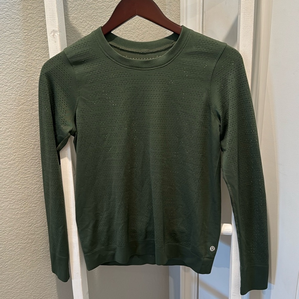 Lululemon Green Silver Lined Long sleeve